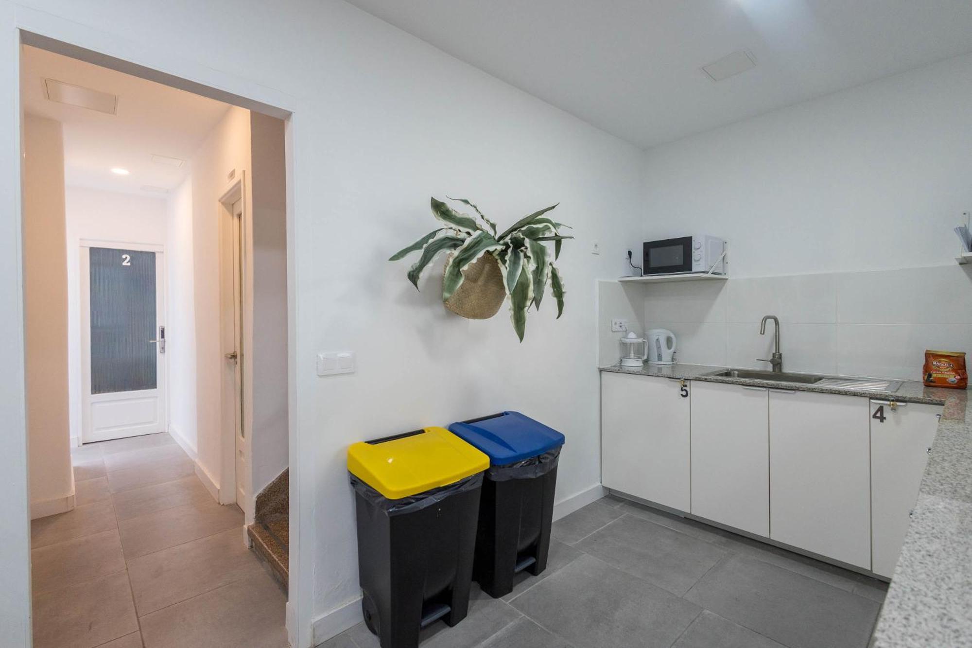 Gasthof Coliving Mol-terrace, En-suite Bathroom, Fridge & Tv *