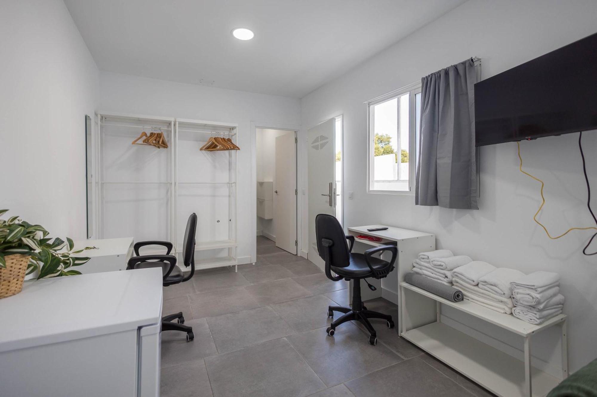 Gasthof Coliving Mol-terrace, En-suite Bathroom, Fridge & Tv Las Palmas / Gran Canaria
