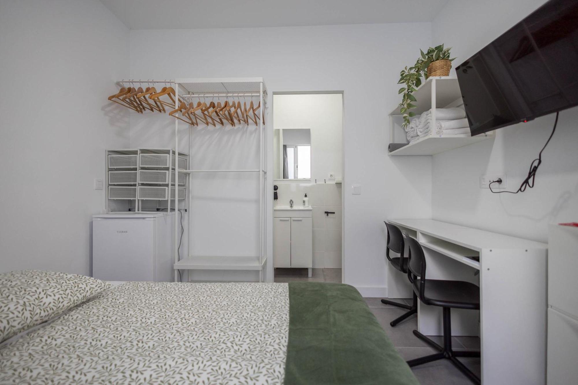 Gjestgiverier Coliving Mol-terrace, En-suite Bathroom, Fridge & Tv *