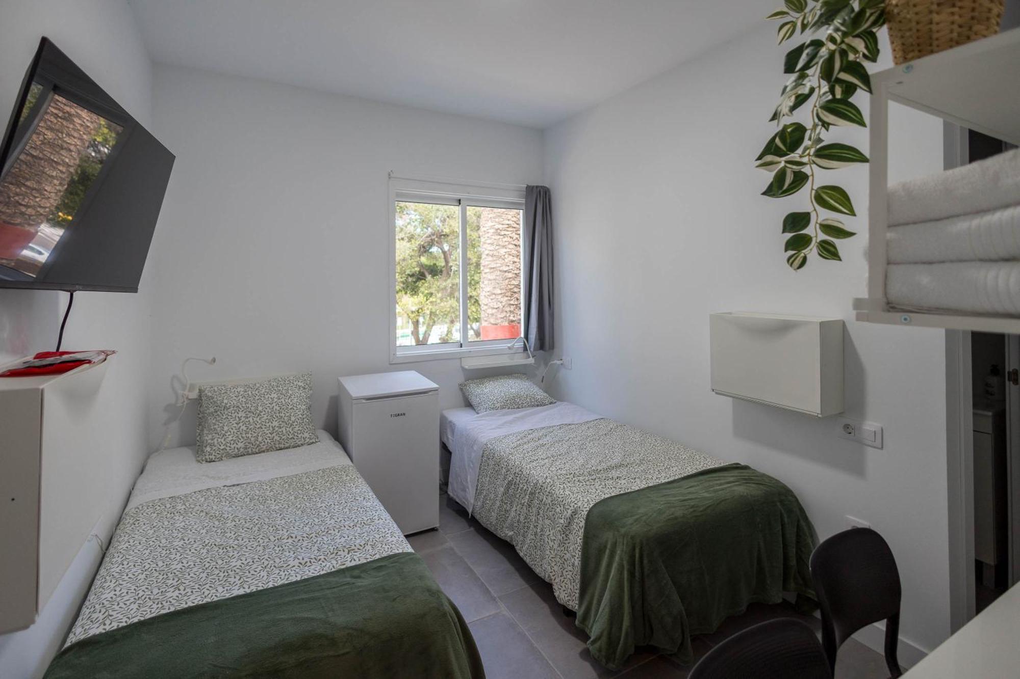 Gasthof Coliving Mol-terrace, En-suite Bathroom, Fridge & Tv *