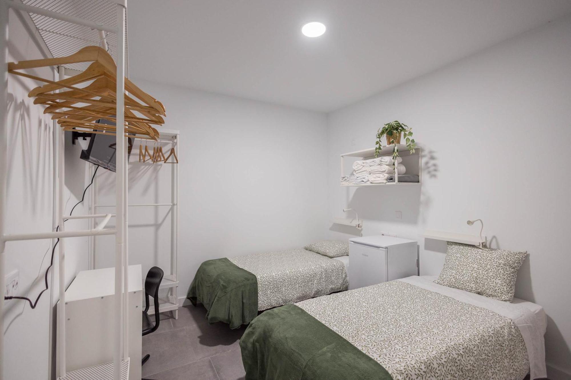Gasthof Coliving Mol-terrace, En-suite Bathroom, Fridge & Tv Las Palmas / Gran Canaria